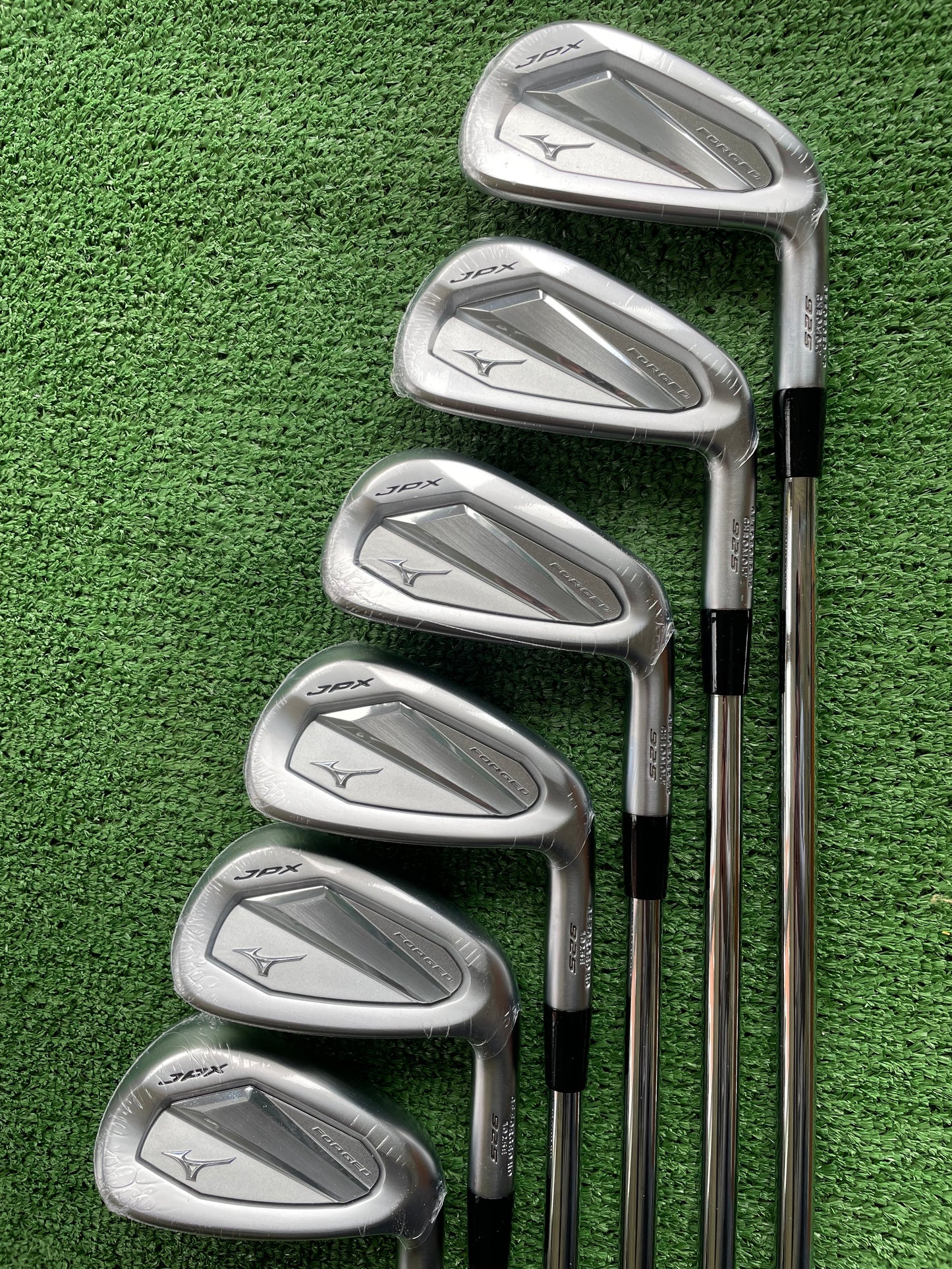 Mizuno JPX925 Forged Irons 5-PW Stiff Flex Right Handed Mens Golf Clubs