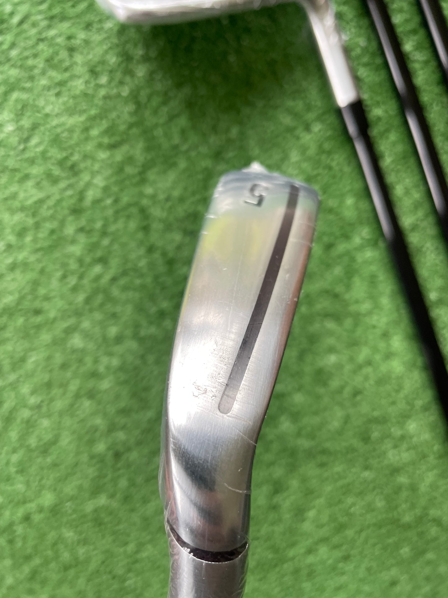 Taylormade Qi Irons 5-PW Regular Flex Graphite Right Handed Mens Golf Clubs