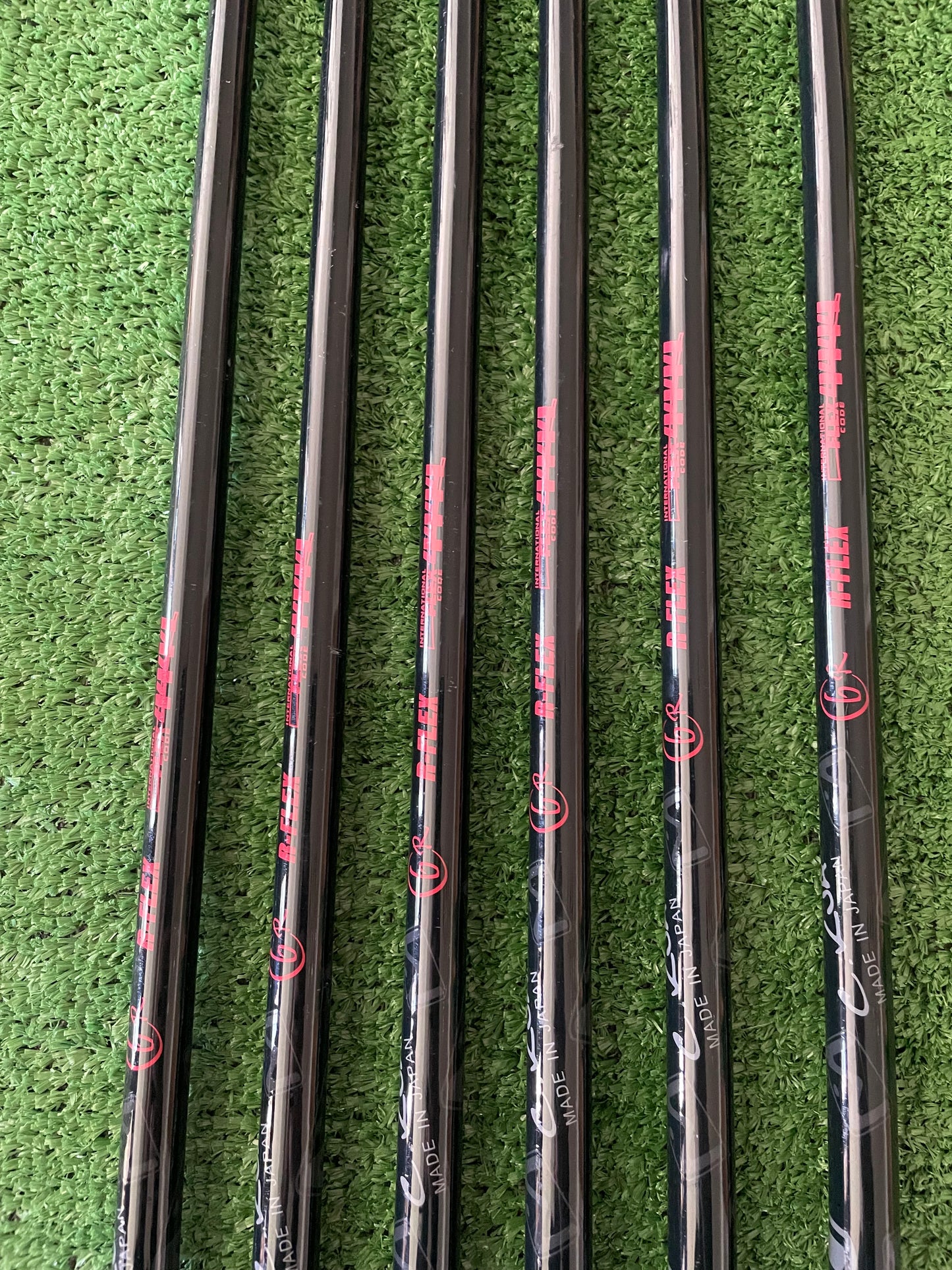 Cleveland Launcher UHX Irons 5-PW Regular Flex Graphite Right Handed Mens Golf Clubs