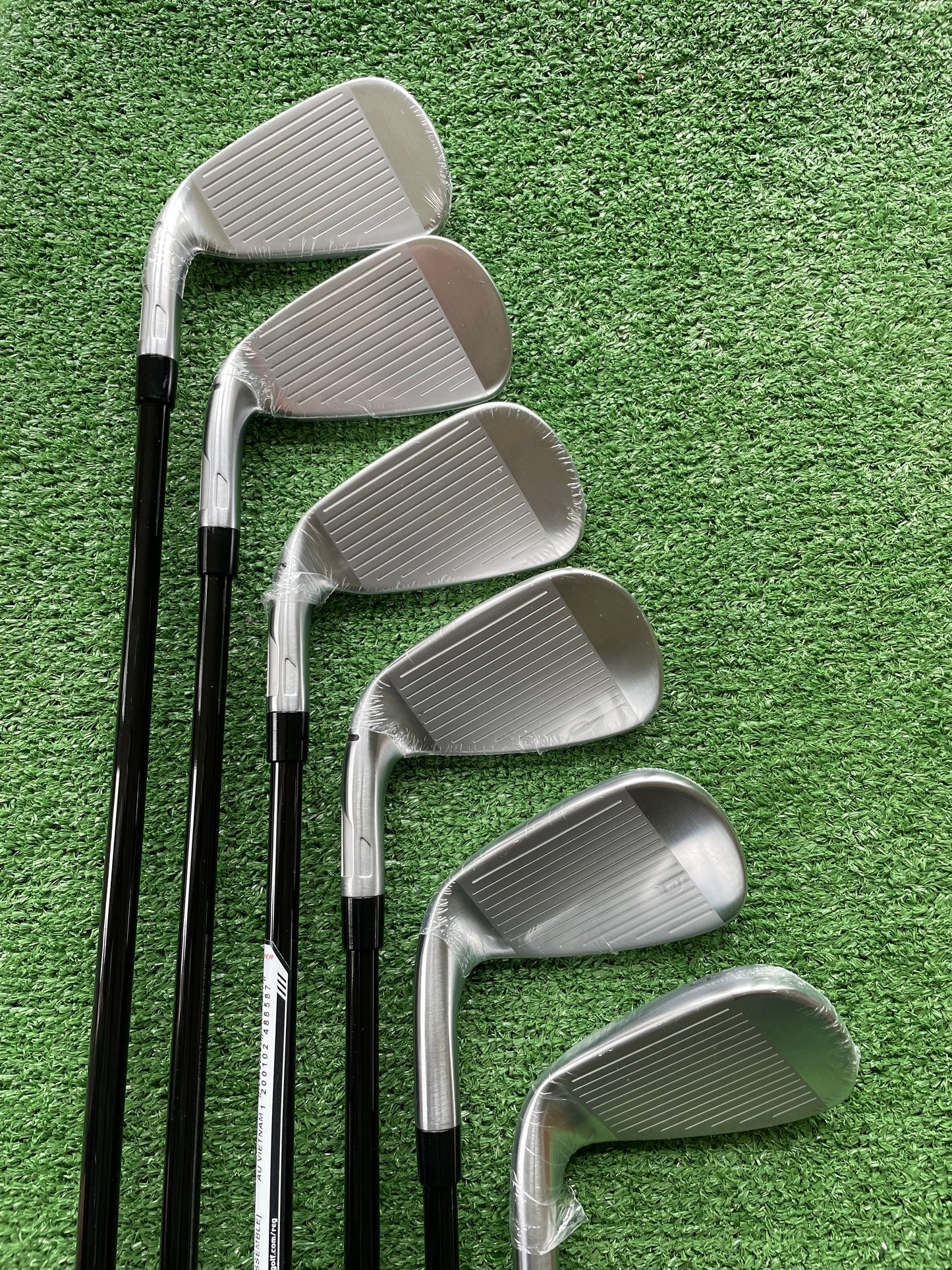 Taylormade Qi Irons 5-PW Regular Flex Graphite Right Handed Mens Golf Clubs
