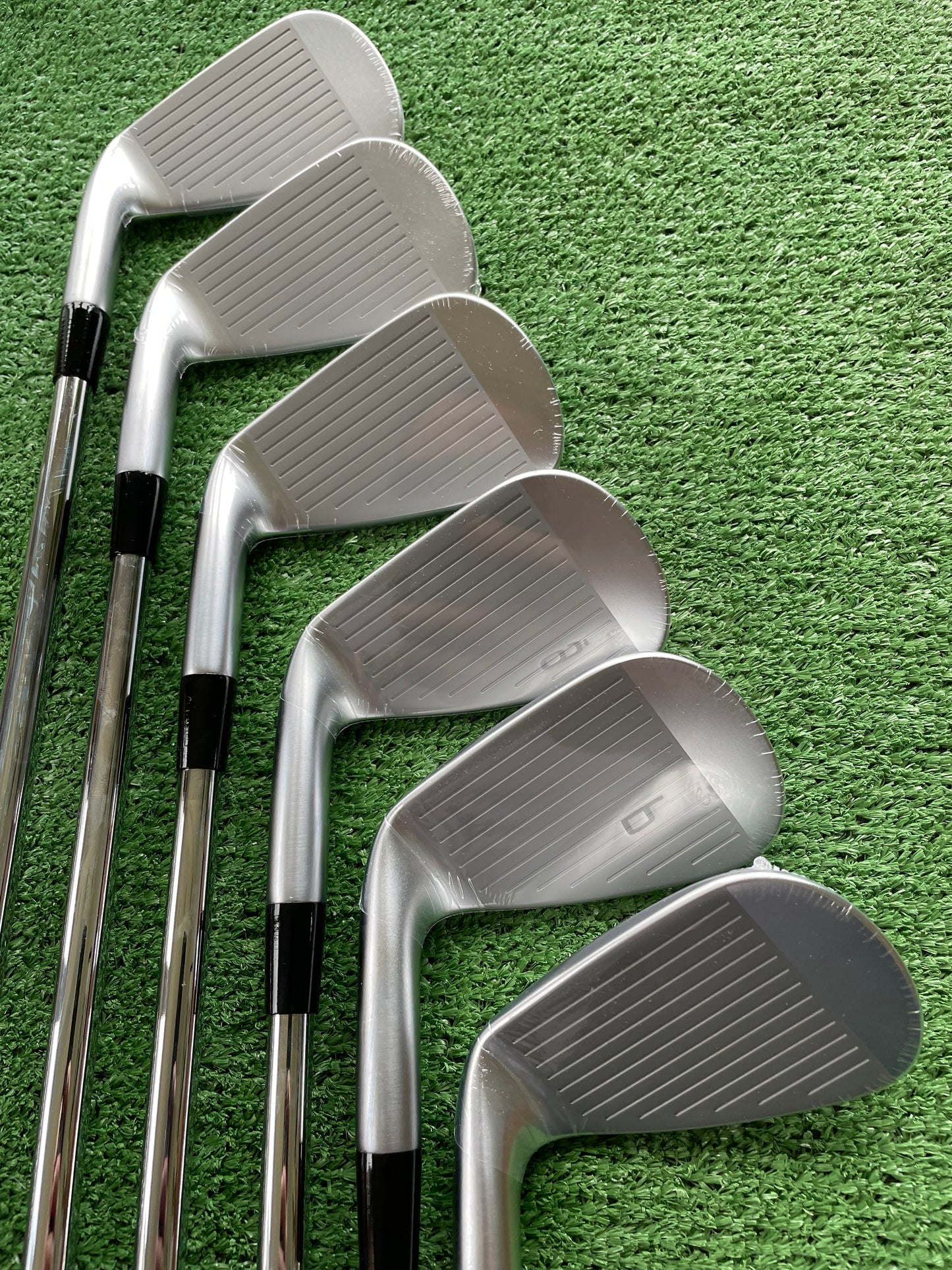 Mizuno JPX925 Forged Irons 5-PW Stiff Flex Right Handed Mens Golf Clubs