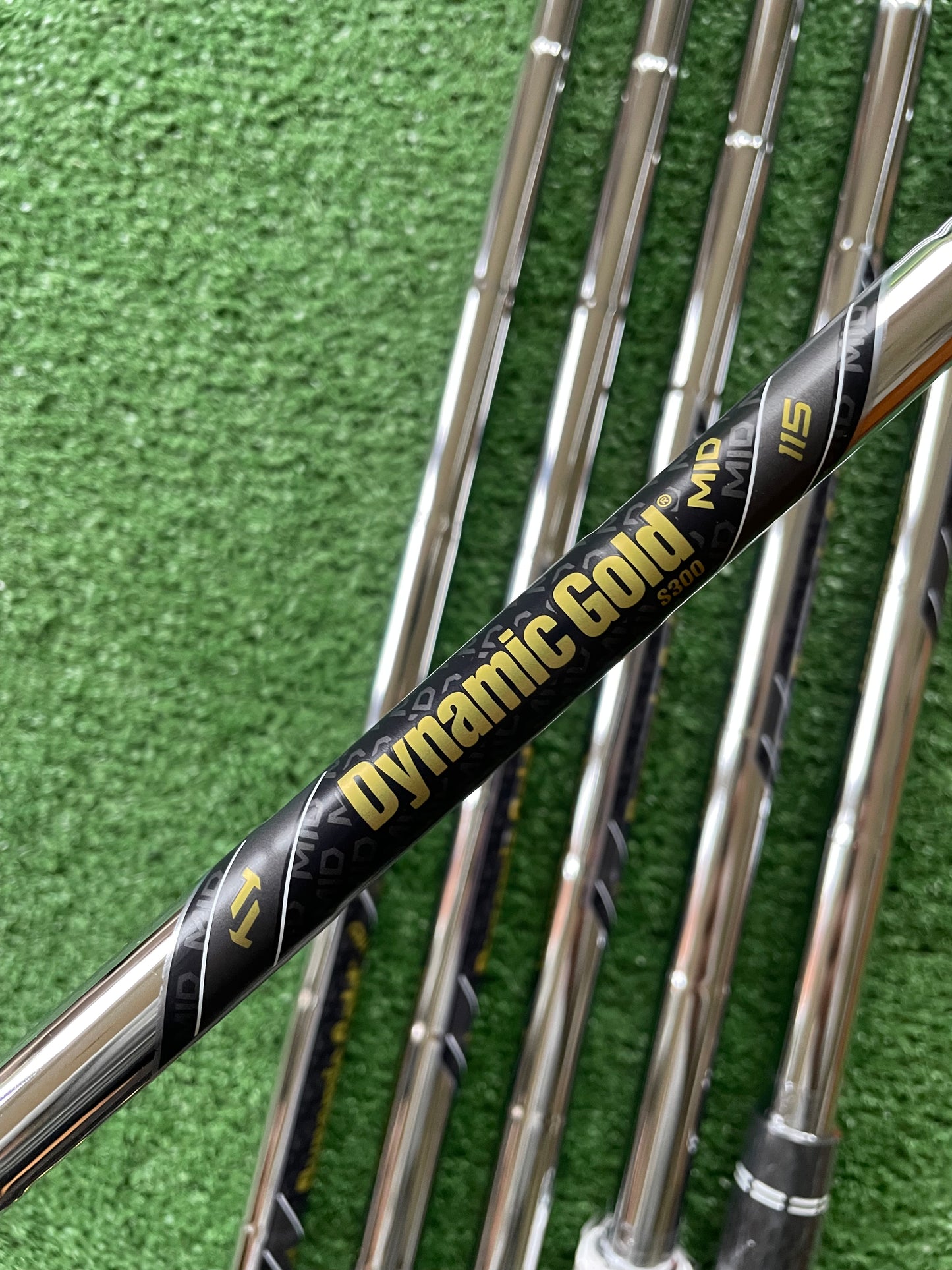 Srixon ZXi7 Irons 5-PW Stiff Flex Right Handed Mens Golf Clubs