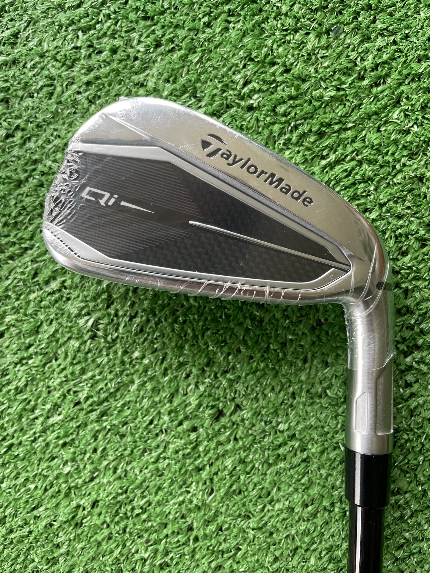 Taylormade Qi Irons 5-PW Regular Flex Graphite Right Handed Mens Golf Clubs