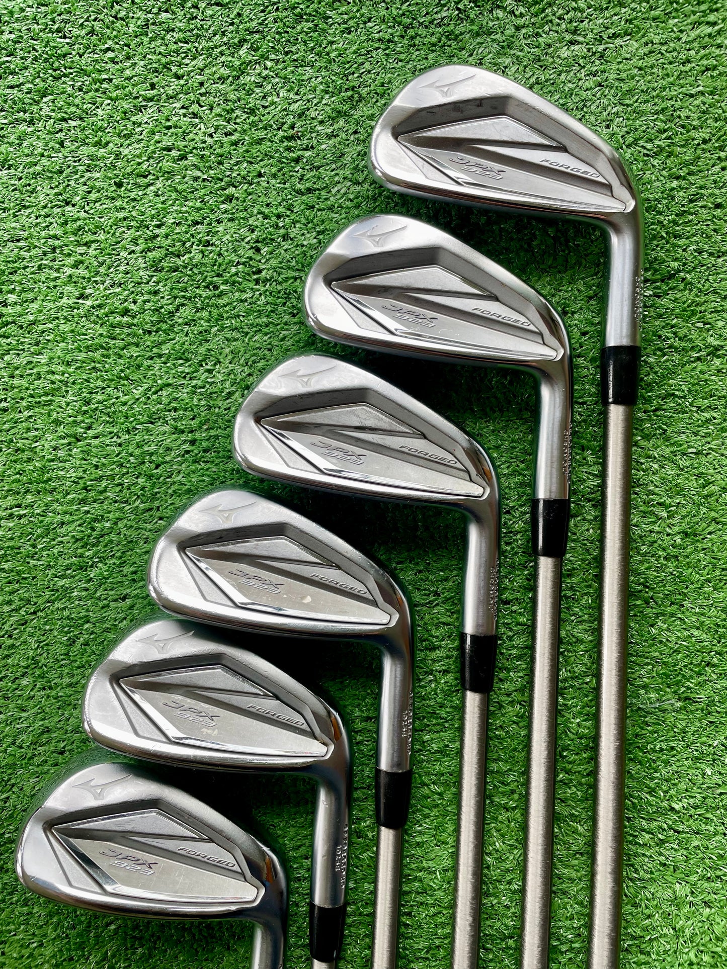 Mizuno JPX923 Forged Irons 5-PW Regular Flex Right Handed Mens Golf Clubs