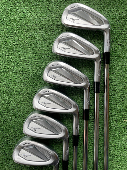 Mizuno JPX925 Forged Irons 5-PW Stiff Flex Right Handed Mens Golf Clubs