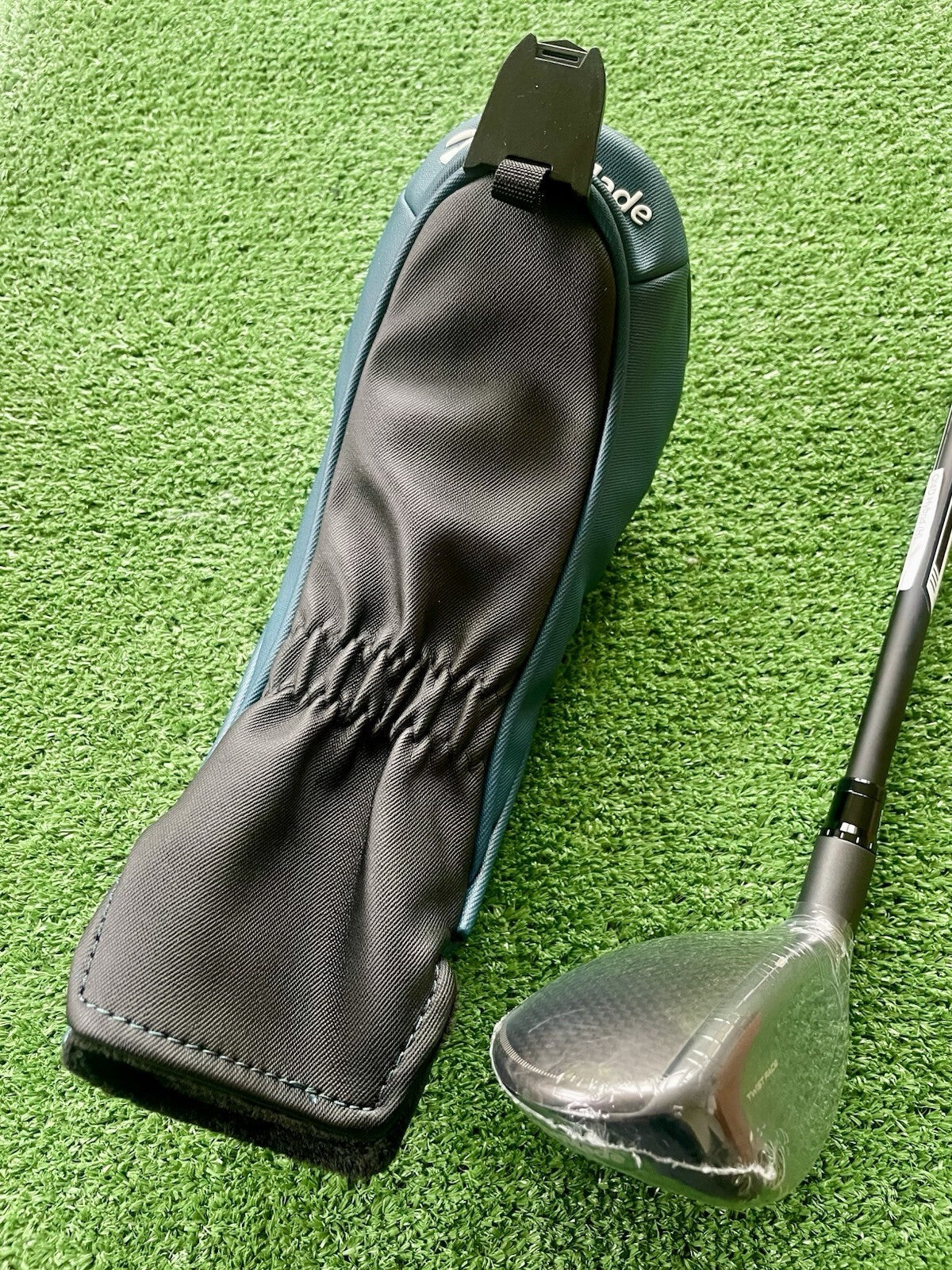 Taylormade Qi4D 4 Hybrid Rescue 4H Regular Flex Right Handed Mens Golf Club AD6
