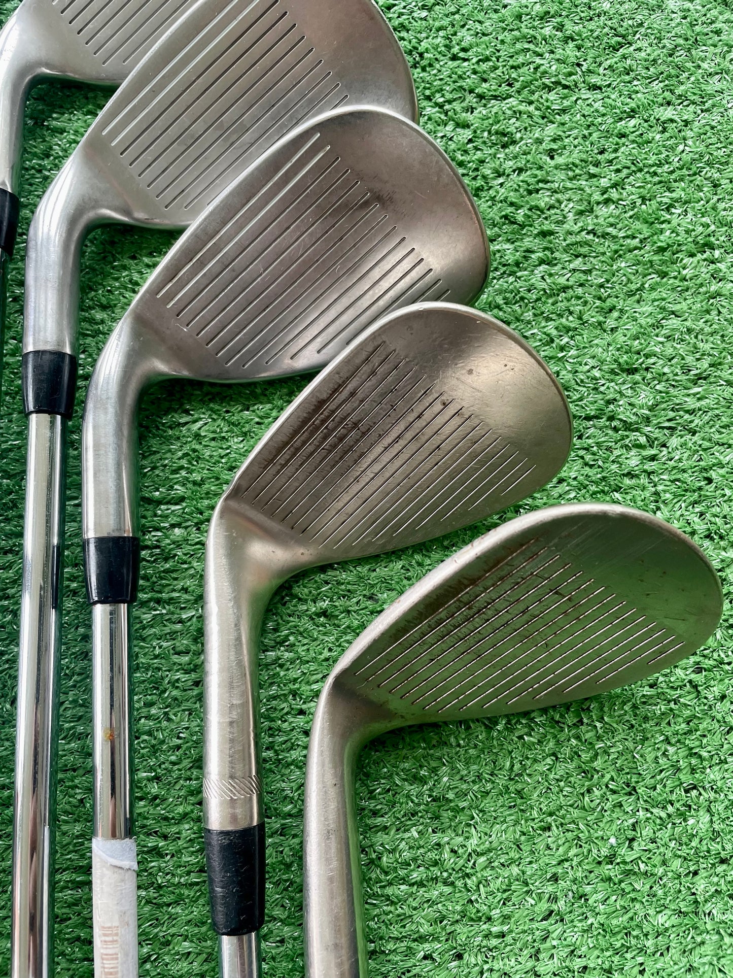 Taylormade R5 XL Irons 5-PW plus 2 Wedges Regular Flex Right Handed Mens Golf Clubs