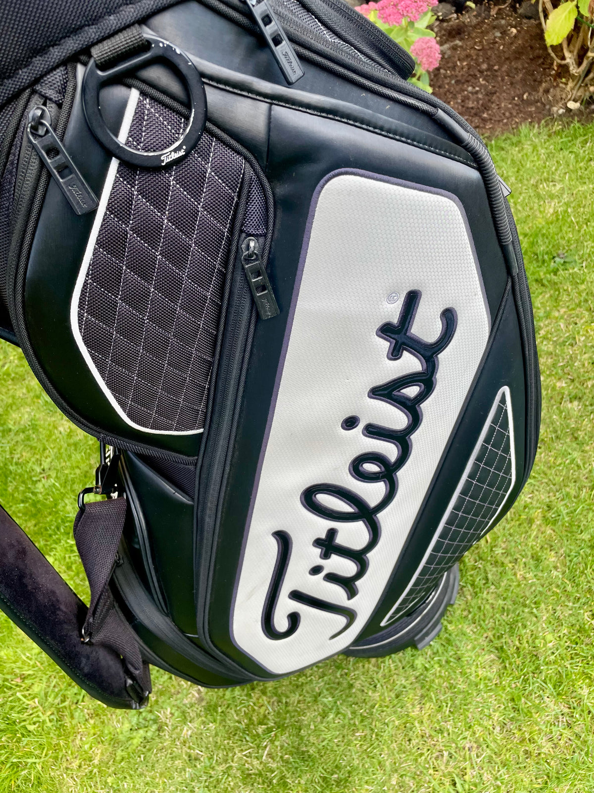 Titleist Tour Series Midsize Staff Golf Bag Black White with Rain Hood