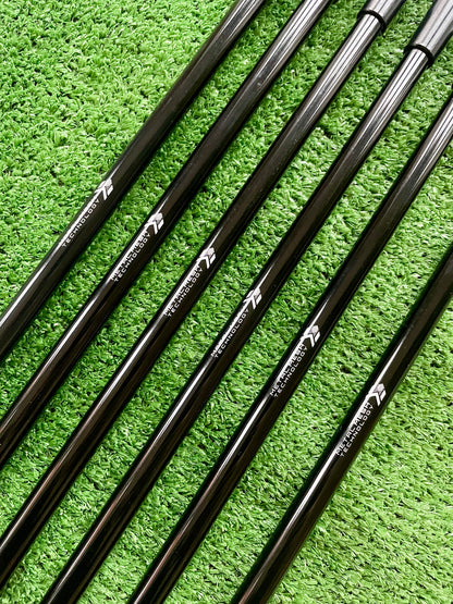 Taylormade P790 Irons 5-PW Regular Flex Graphite Right Handed Mens Golf Clubs