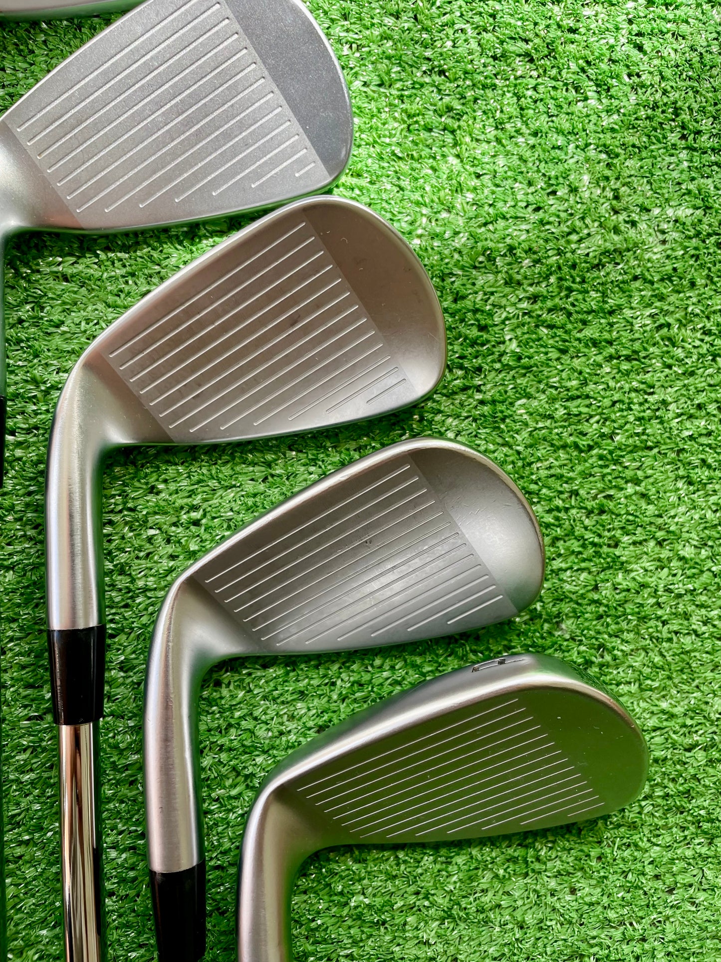 Mizuno JPX925 Hot Metal Irons 5-PW Regular Flex Right Handed Mens Golf Clubs