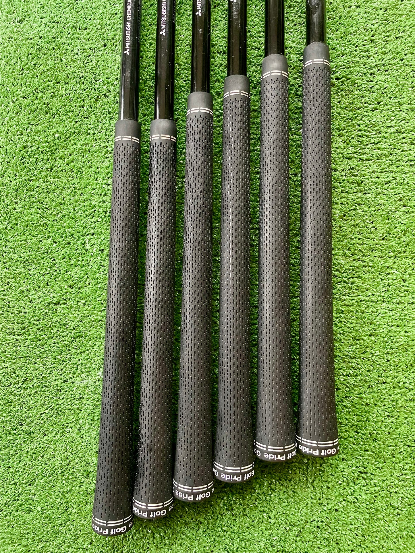 Taylormade P790 Irons 5-PW Regular Flex Graphite Right Handed Mens Golf Clubs