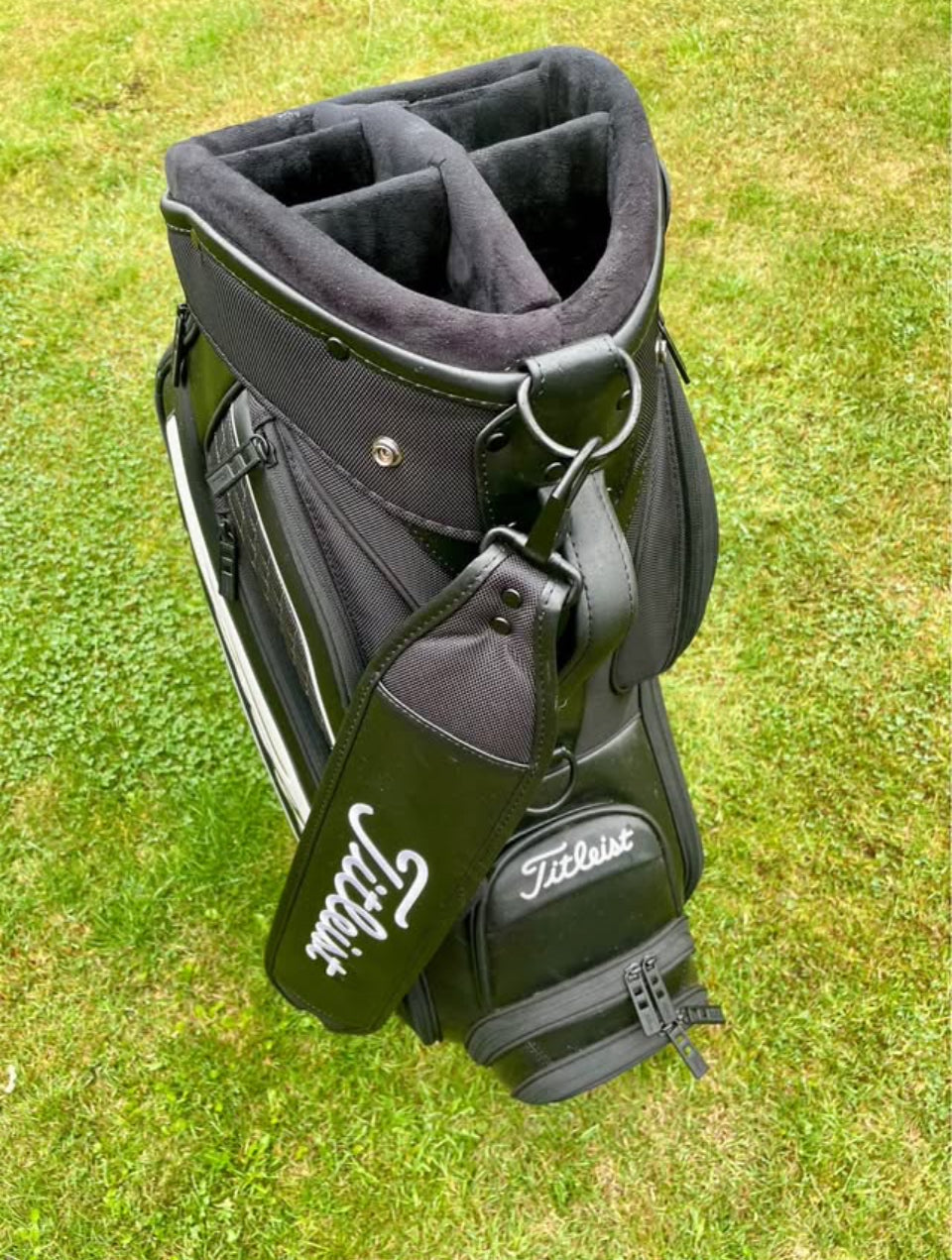 Titleist Tour Series Premium Midsize Golf Bag