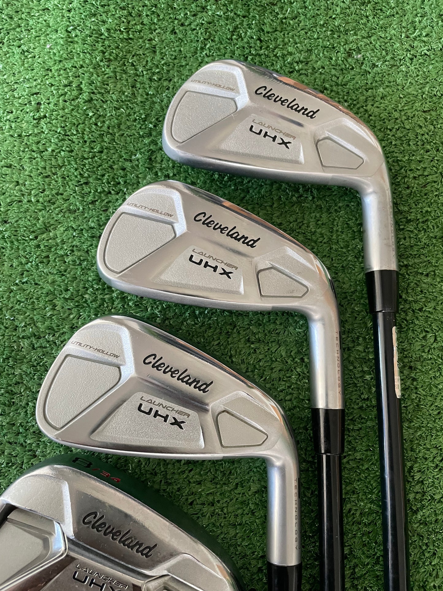 Cleveland Launcher UHX Irons 5-PW Regular Flex Graphite Right Handed Mens Golf Clubs