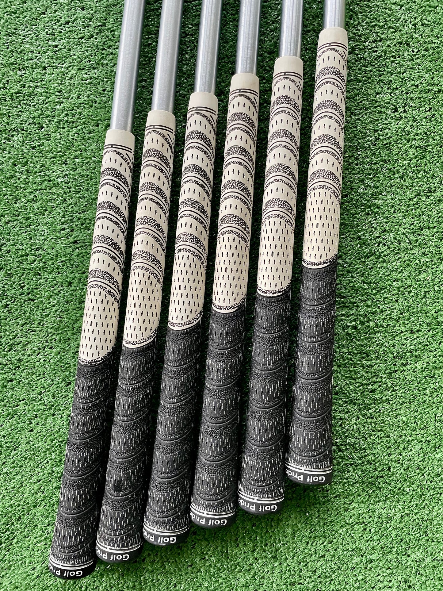 Mizuno JPX923 Forged Irons 5-PW Stiff Flex Right Handed Mens Golf Clubs