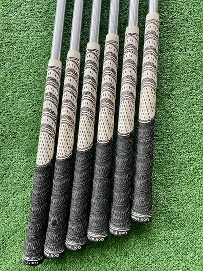 Mizuno JPX923 Forged Irons 5-PW Stiff Flex Right Handed Mens Golf Clubs