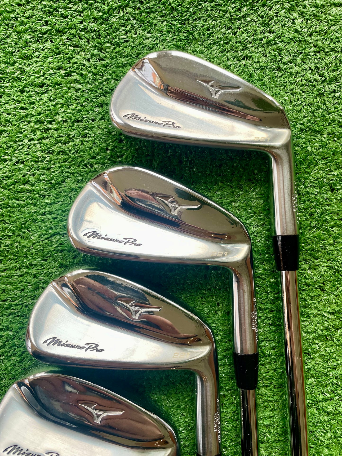 Mizuno Pro 221 Irons 5-PW Regular Flex Right Handed Mens Golf Clubs