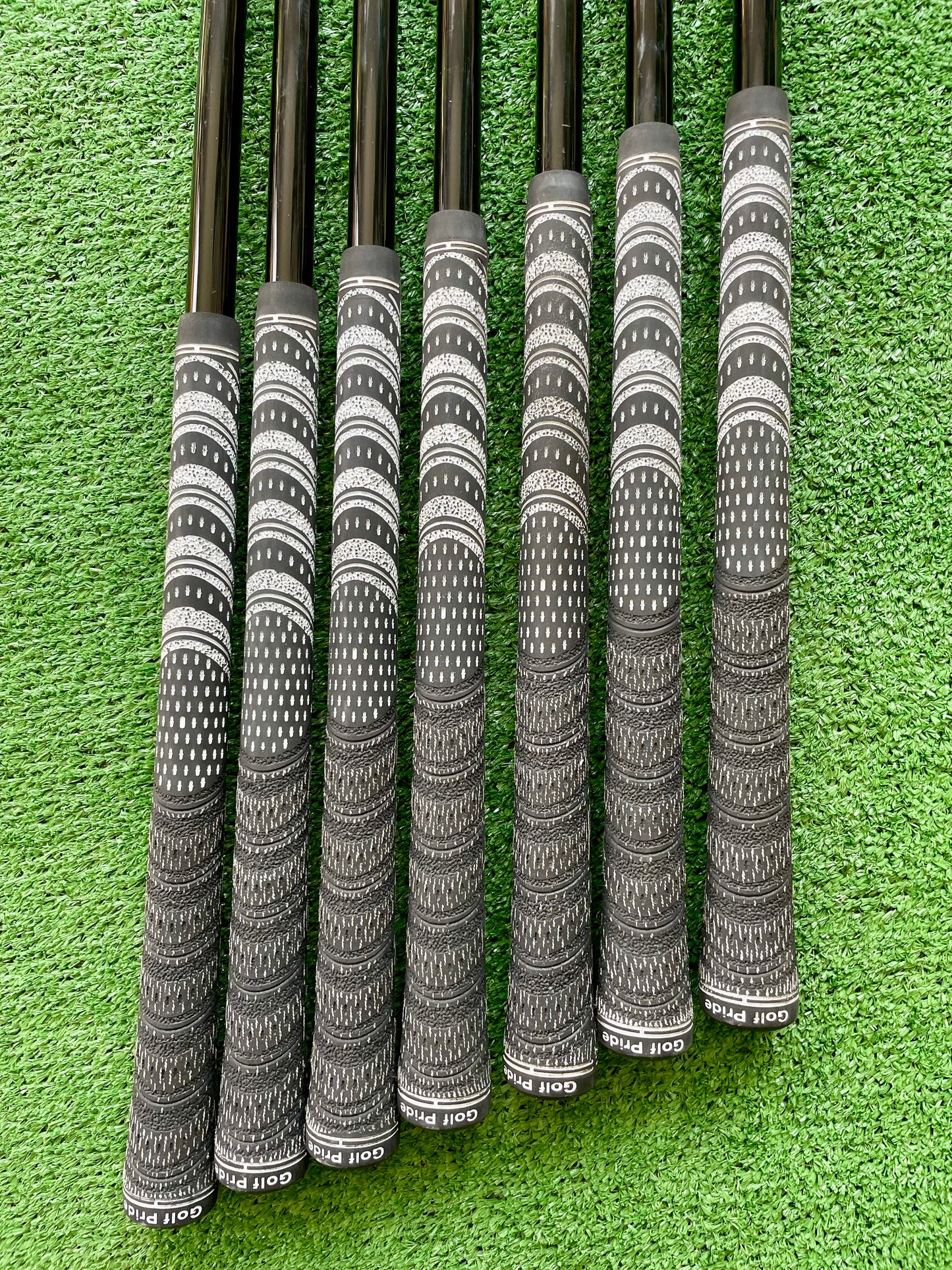 Titleist 620 Forged Combo Irons 4-PW Extra Stiff (TX) Flex Right Handed Mens Golf Clubs