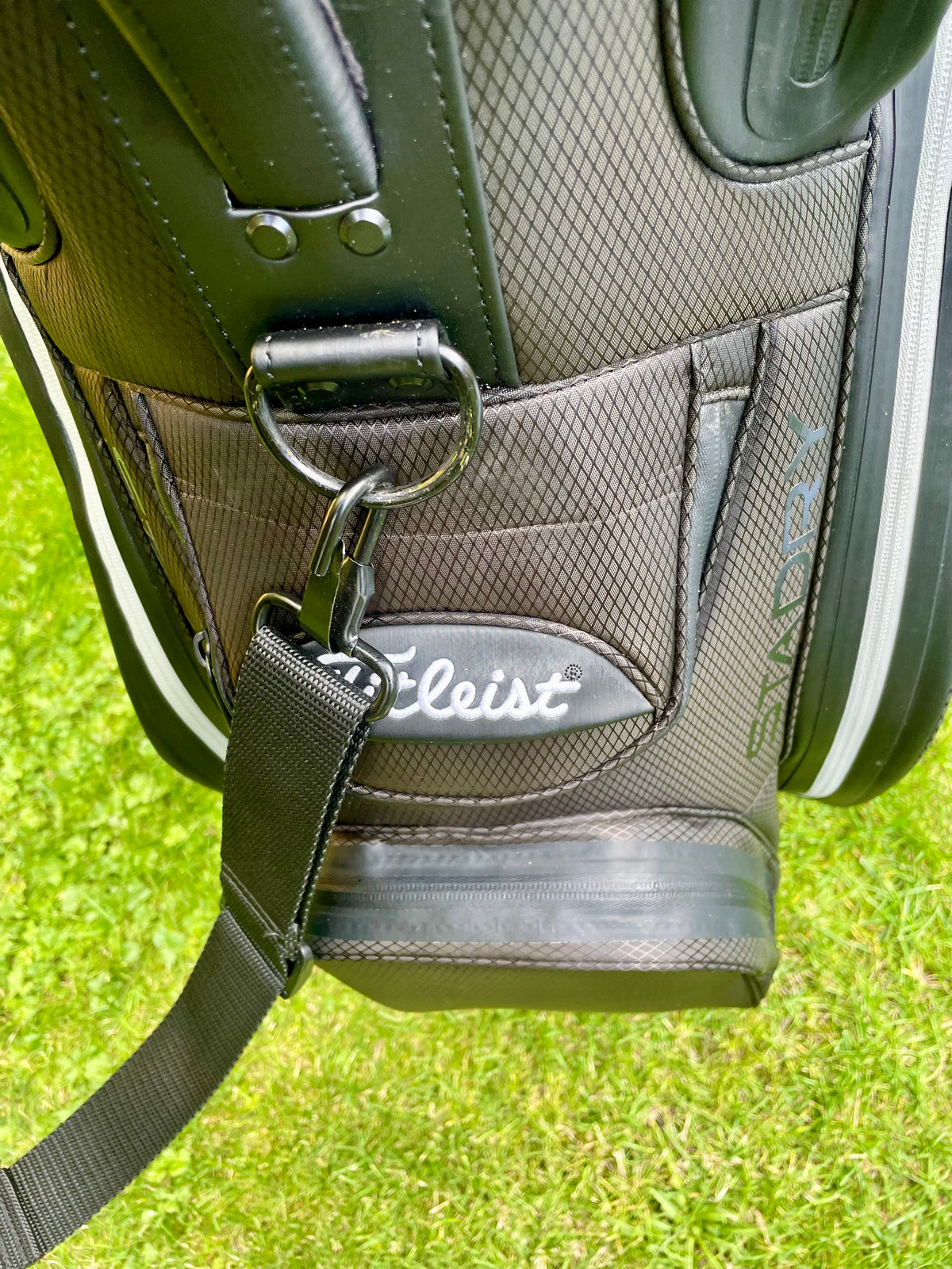 Titleist Tour Series Premium StaDry 14 Way Staff Golf Bag Black White with Rain Hood