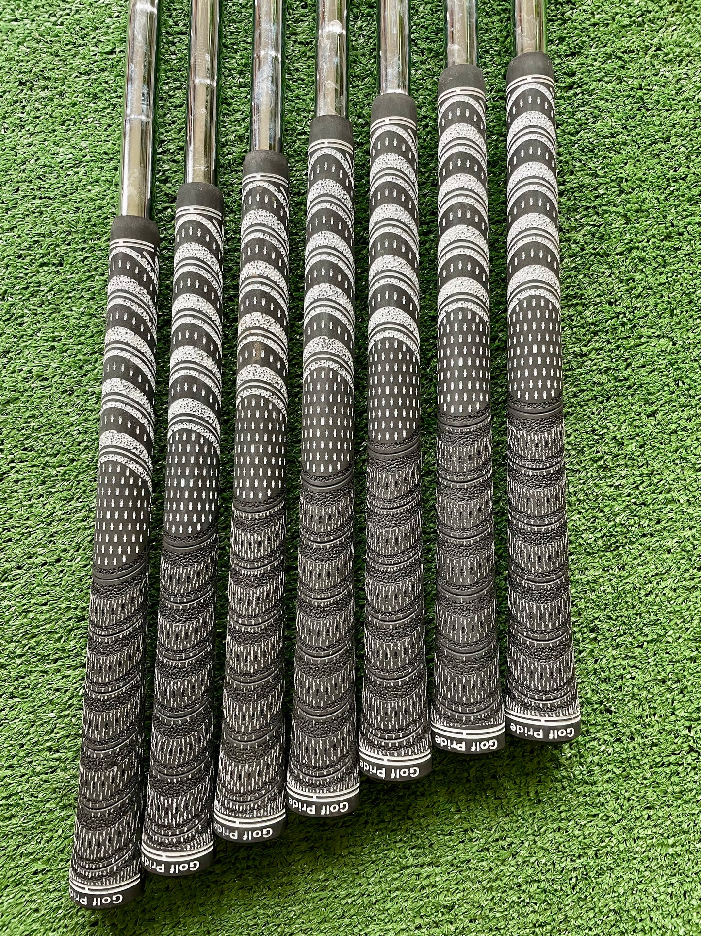 Titleist 680 Forged Limited Edition Irons 4-PW Extra Stiff Flex Right Handed Mens Golf Clubs