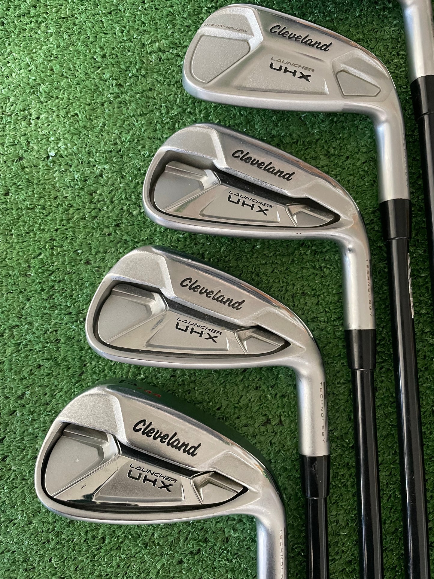 Cleveland Launcher UHX Irons 5-PW Regular Flex Graphite Right Handed Mens Golf Clubs