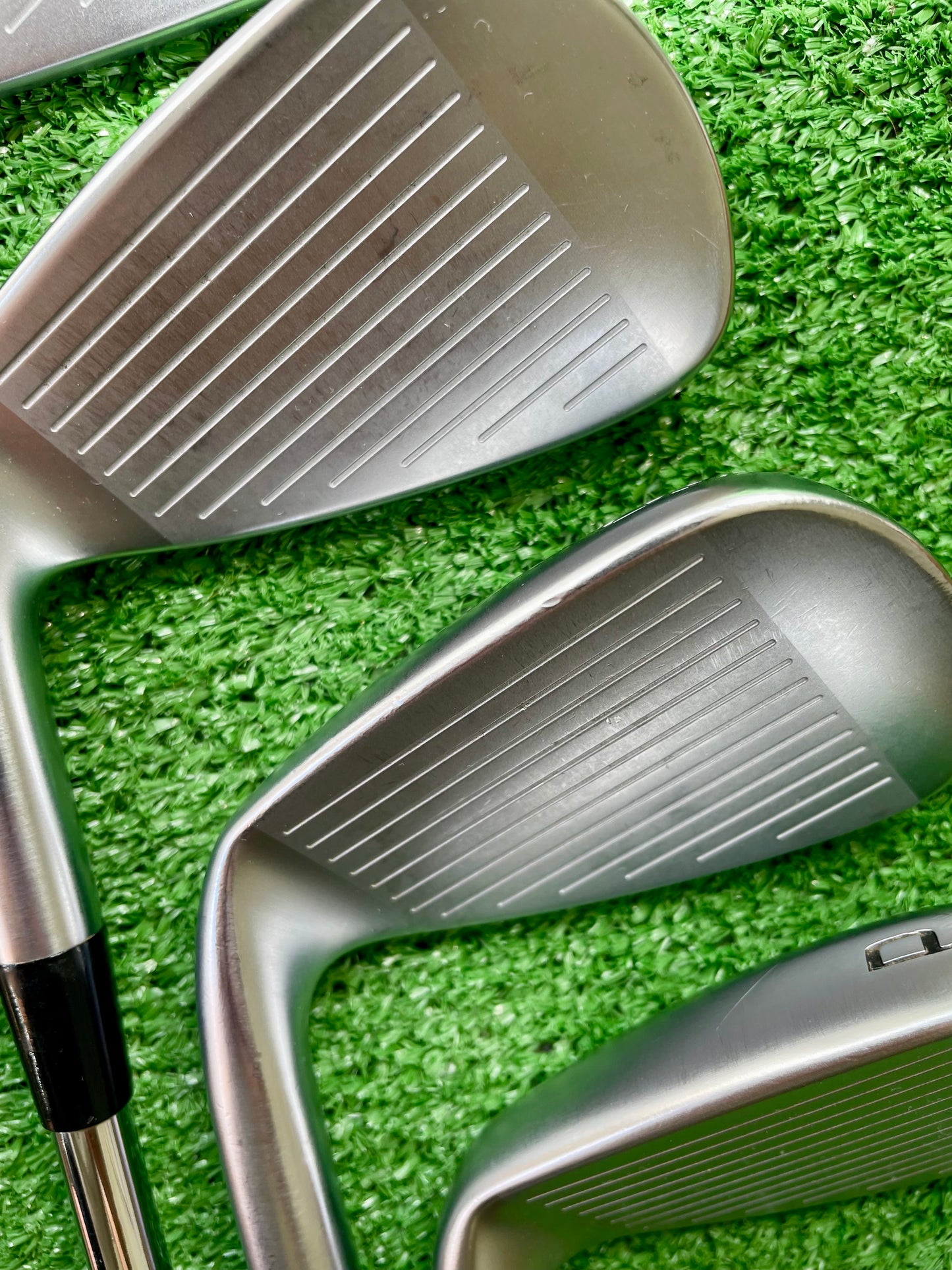 Mizuno JPX925 Hot Metal Irons 5-PW Regular Flex Right Handed Mens Golf Clubs