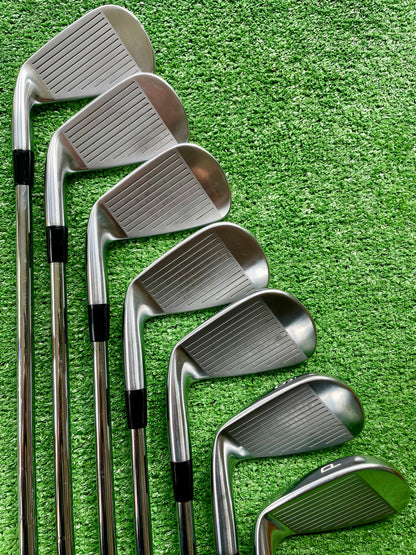 Mizuno Pro 243 Irons 4-PW Extra Stiff Flex Flex Right Handed Mens Golf Clubs