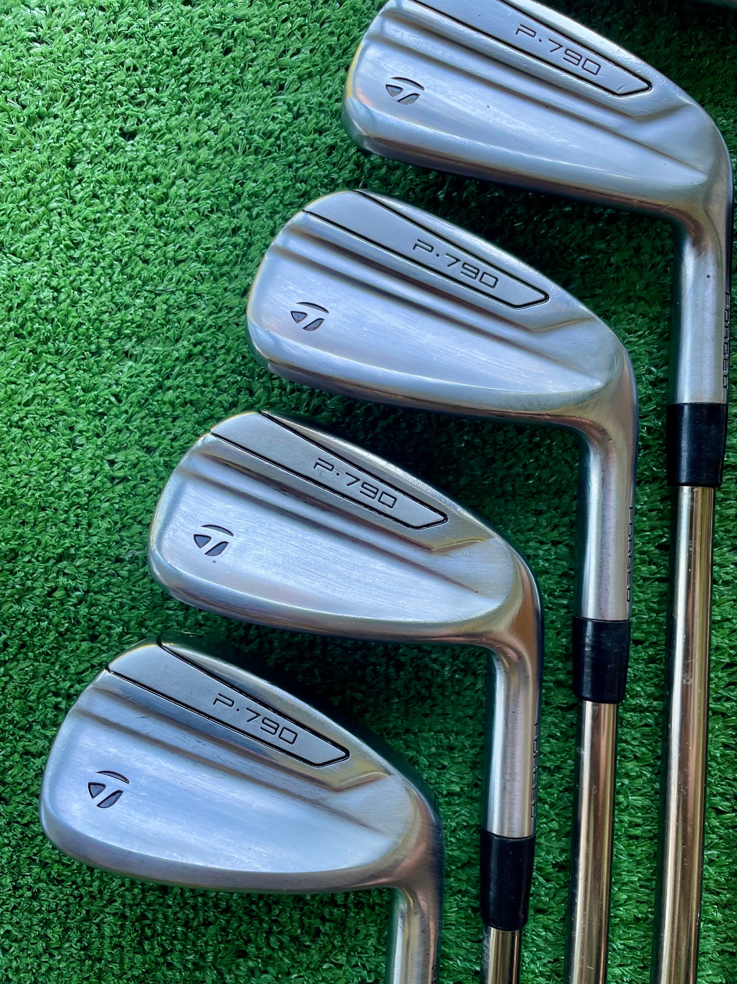Taylormade P790 Irons 5-PW Regular Flex Graphite Right Handed Mens Golf Clubs
