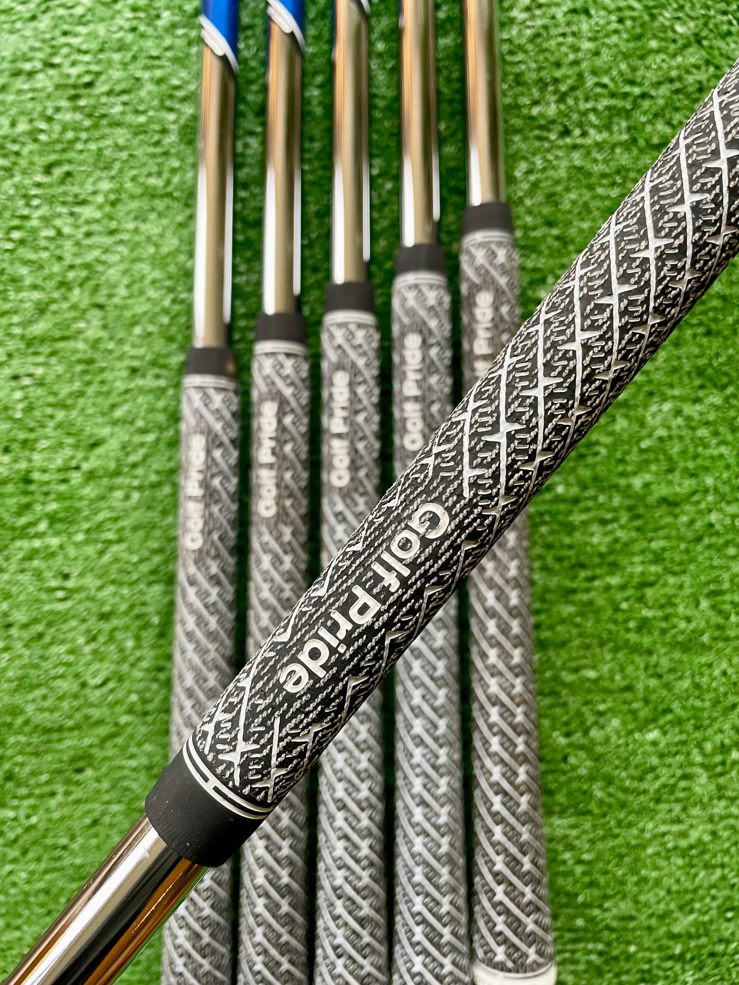 Mizuno Pro 221 Irons 5-PW Regular Flex Right Handed Mens Golf Clubs