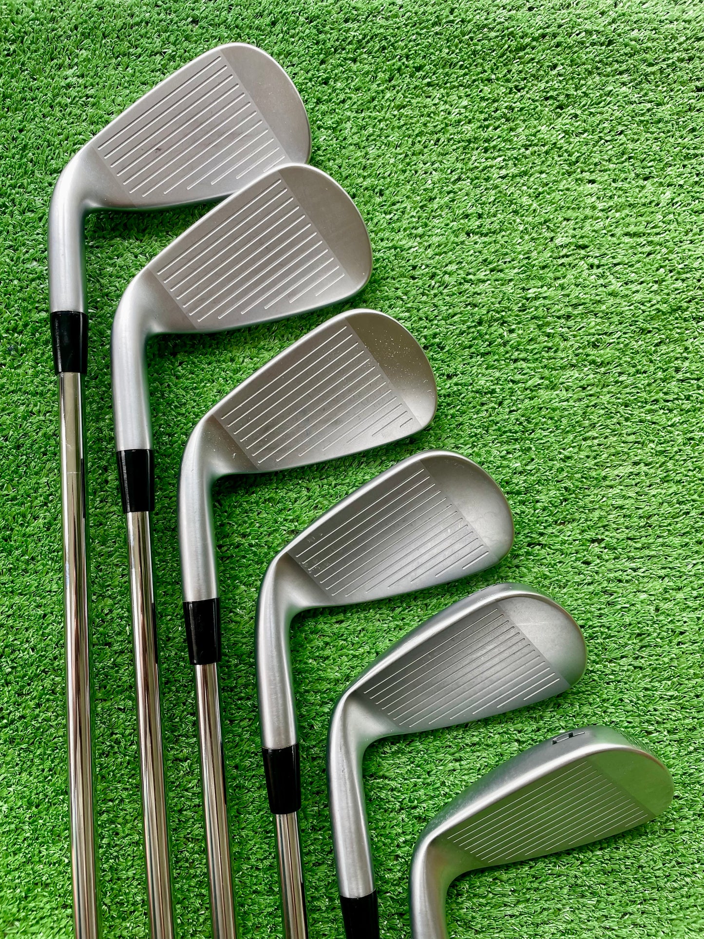 Mizuno JPX925 Hot Metal HL Irons Regular Flex Right Handed Mens Golf Clubs