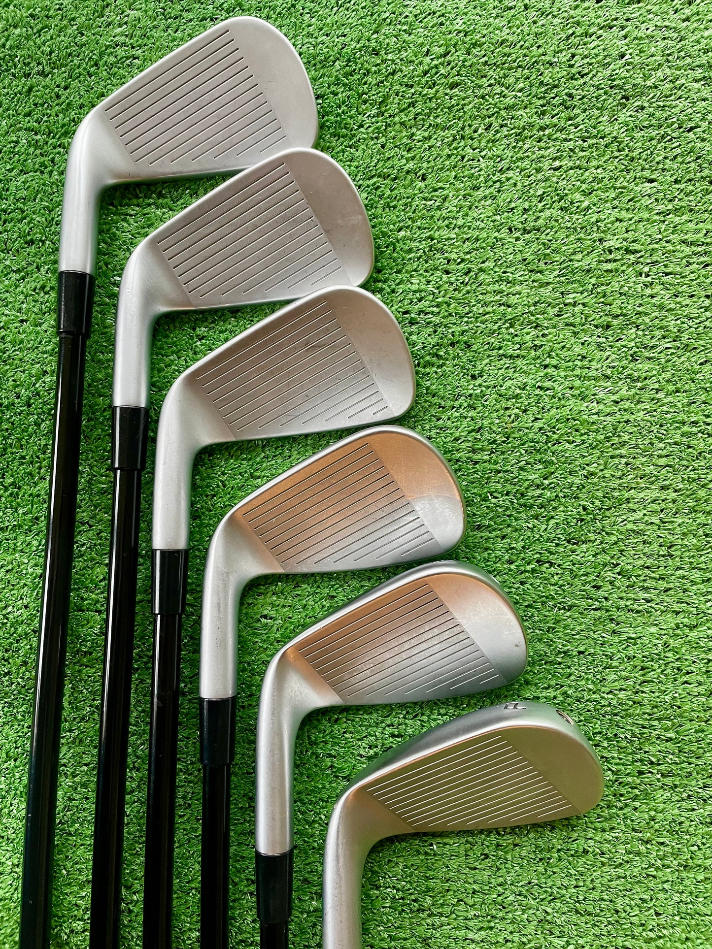 Taylormade P790 Irons 5-PW Regular Flex Graphite Right Handed Mens Golf Clubs