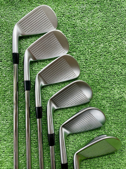 Mizuno JPX921 Forged Irons 5-PW Regular Flex Right Handed Mens Golf Clubs