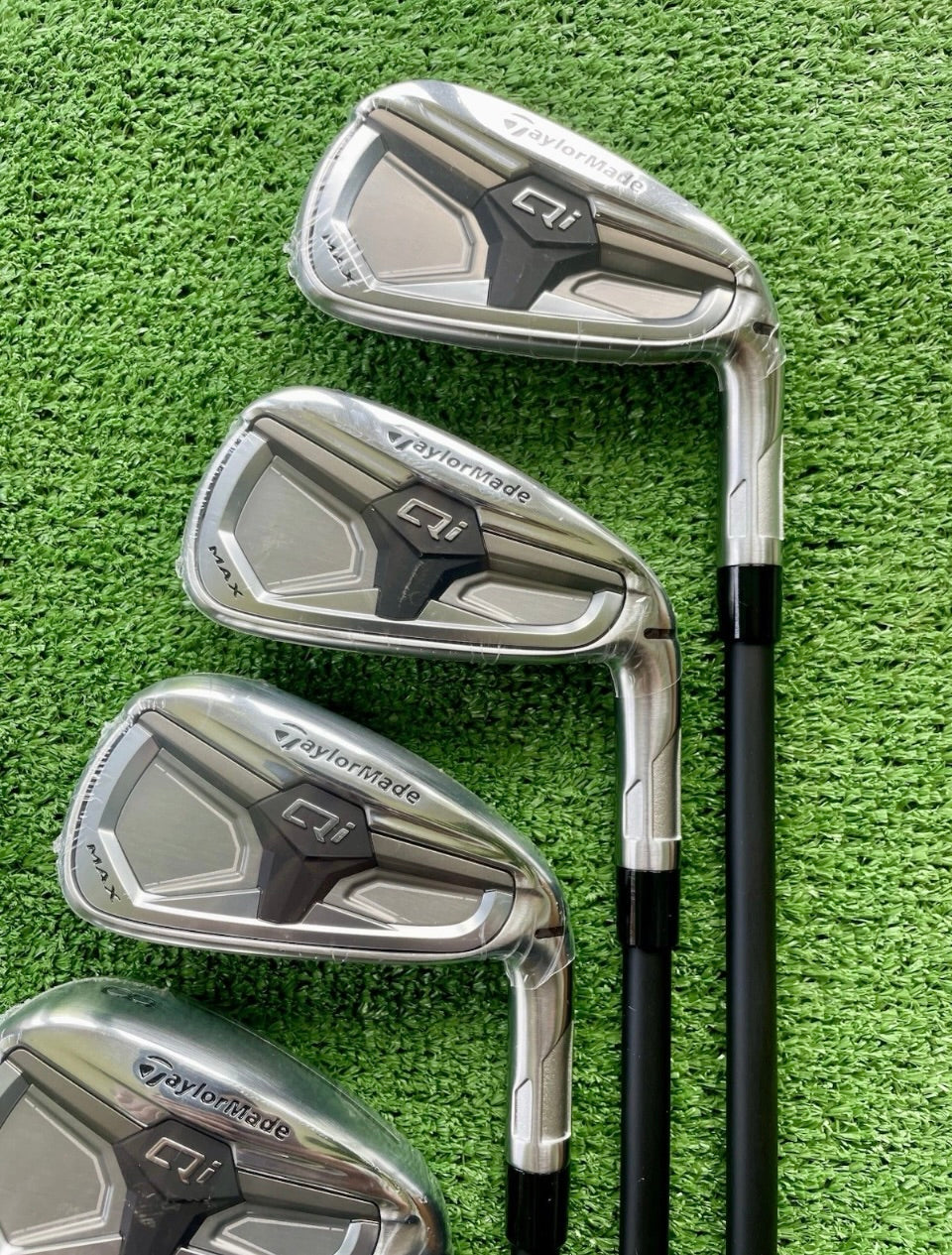 Taylormade Qi Max Irons 5-PW Regular Flex Graphite Right Handed Mens Golf Clubs