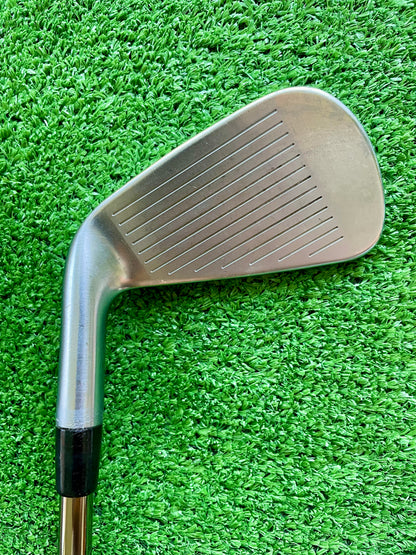 Taylormade P790 Irons 5-PW Regular Flex Graphite Right Handed Mens Golf Clubs