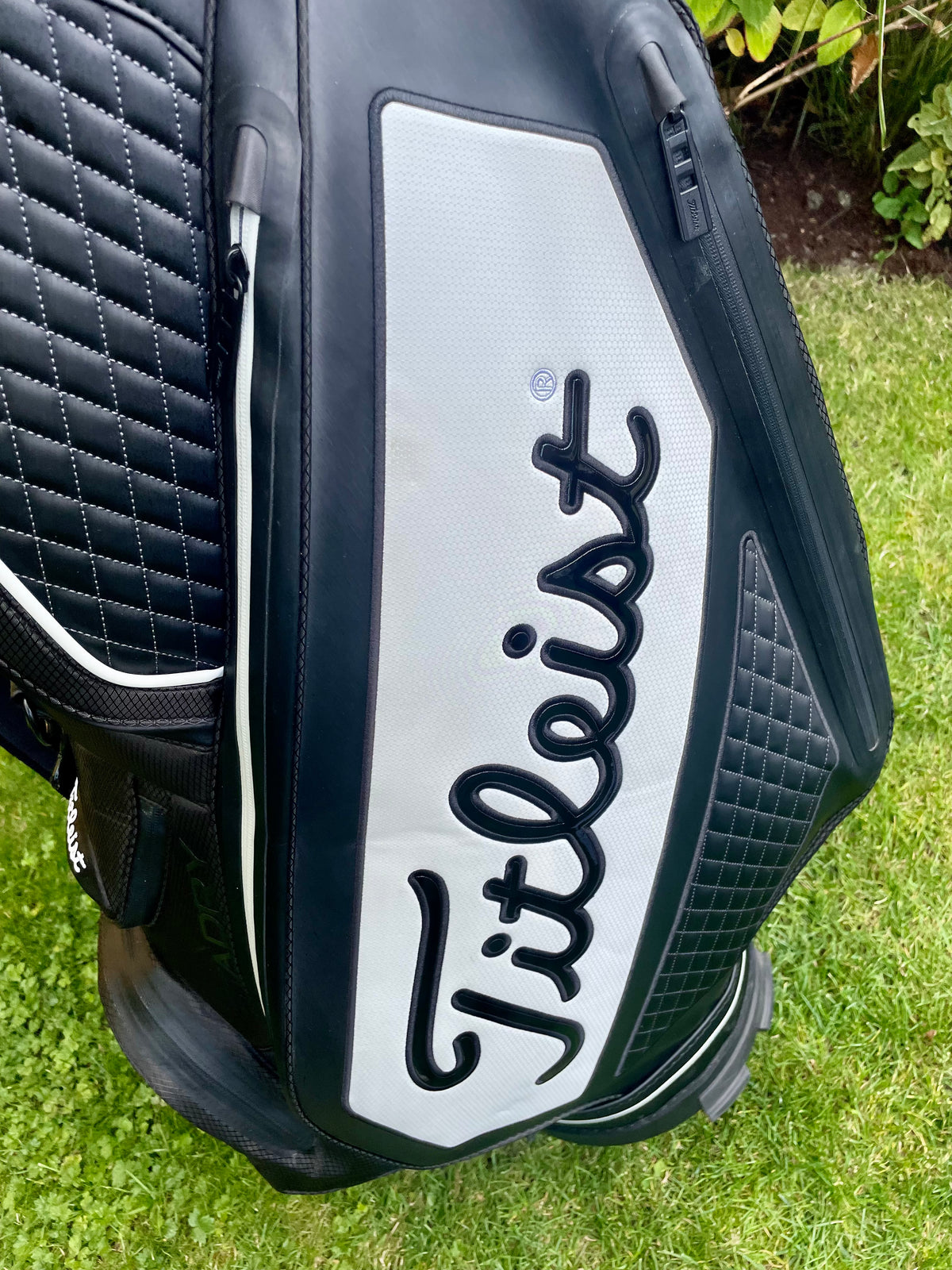 Titleist Tour Series Premium StaDry 14 Way Staff Golf Bag Black White with Rain Hood