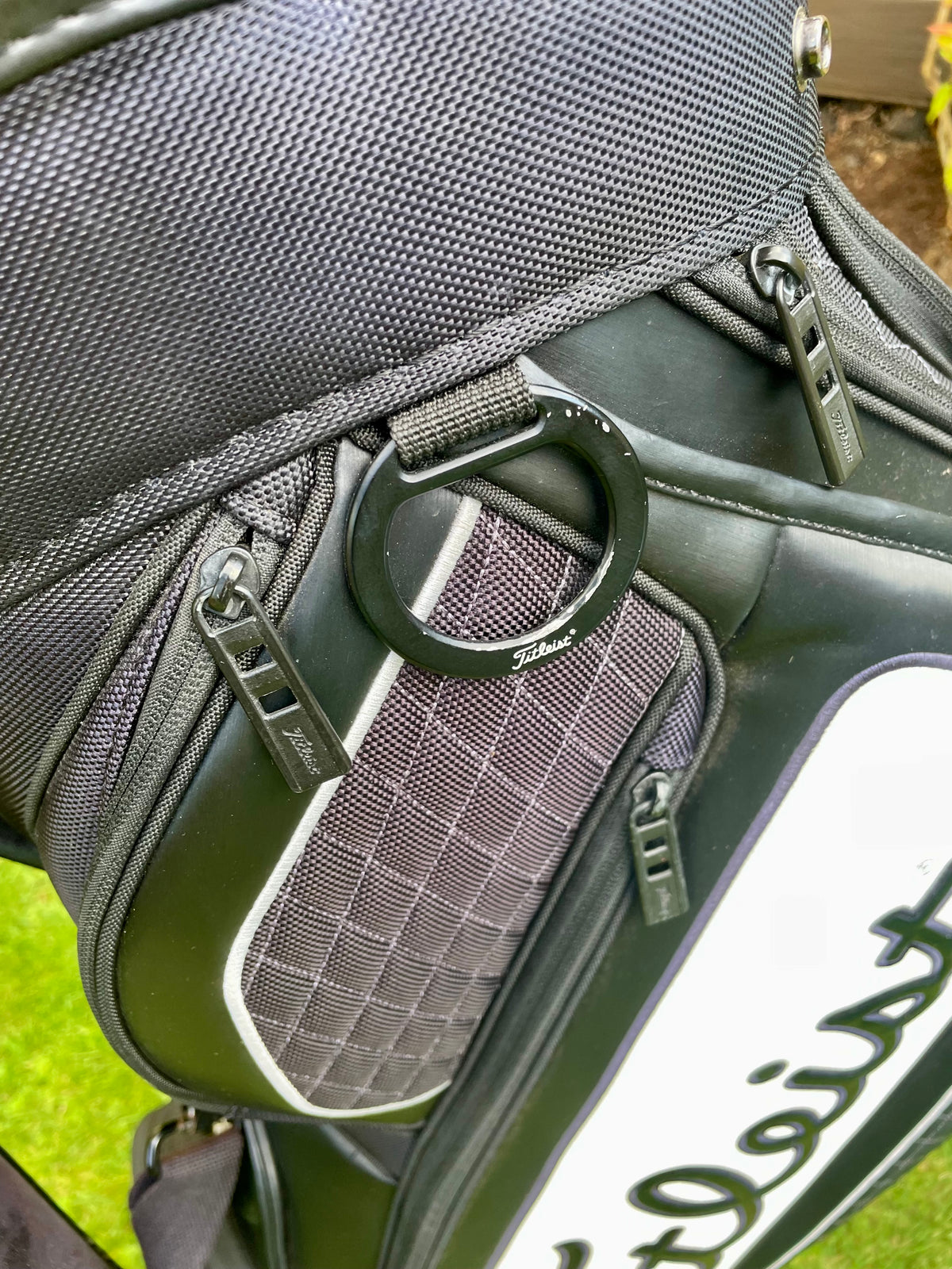 Titleist Tour Series Midsize Staff Golf Bag Black White with Rain Hood