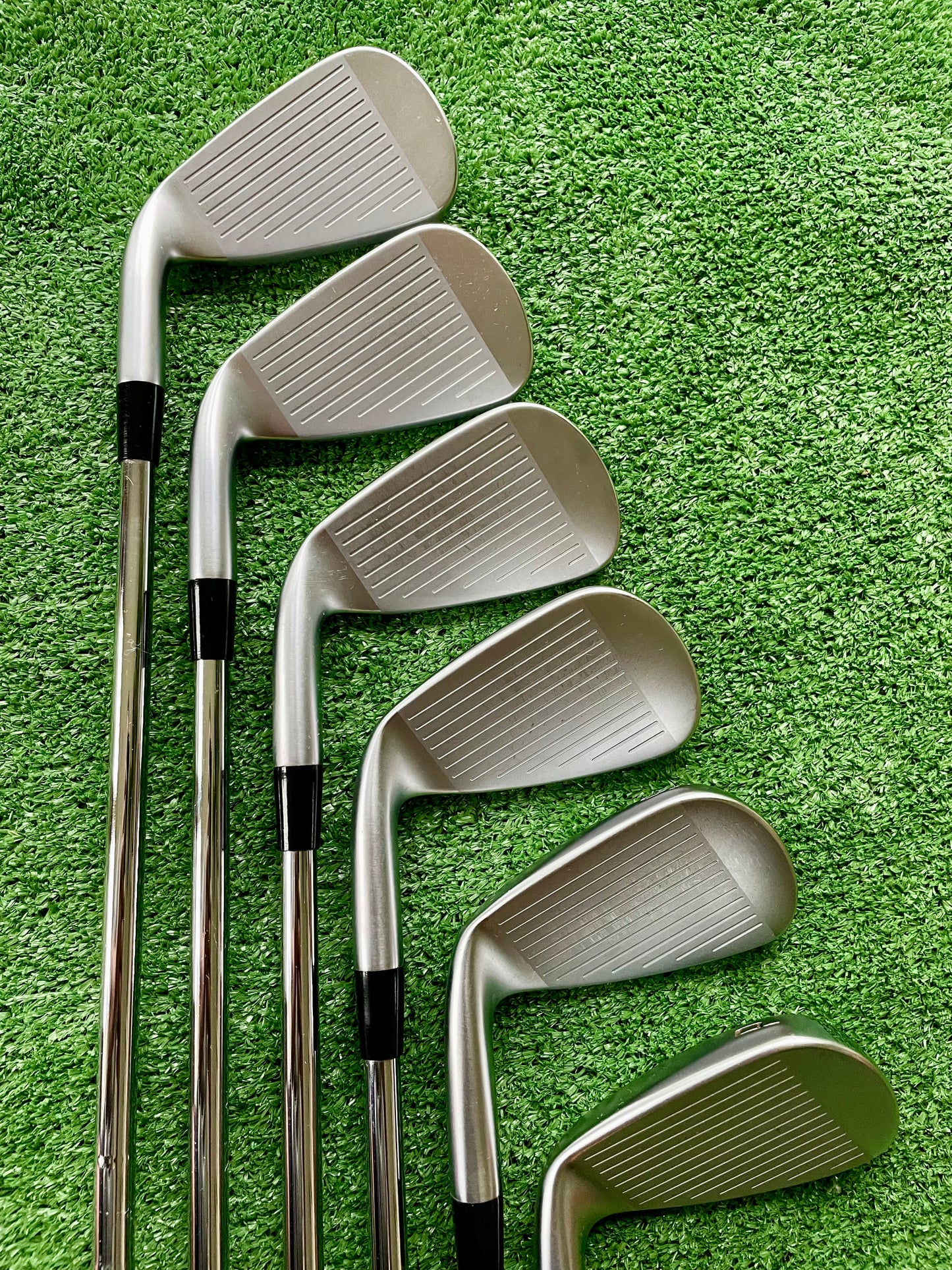 Mizuno JPX925 Hot Metal Irons 5-PW Regular Flex Right Handed Mens Golf Clubs