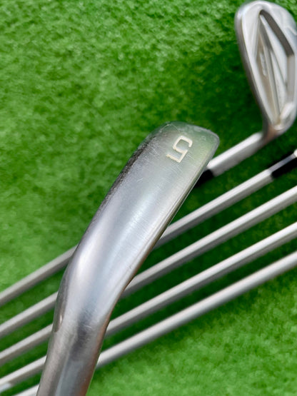Mizuno JPX923 Forged Irons 5-PW Stiff Flex Right Handed Mens Golf Clubs