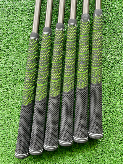 Mizuno JPX923 Forged Irons 5-PW Regular Flex Right Handed Mens Golf Clubs