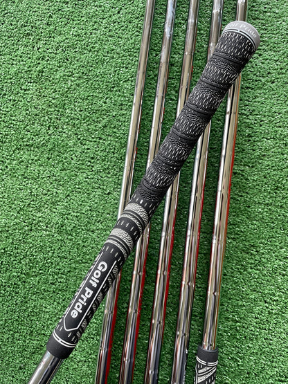 Mizuno JPX925 Forged Irons 5-PW Stiff Flex Right Handed Mens Golf Clubs