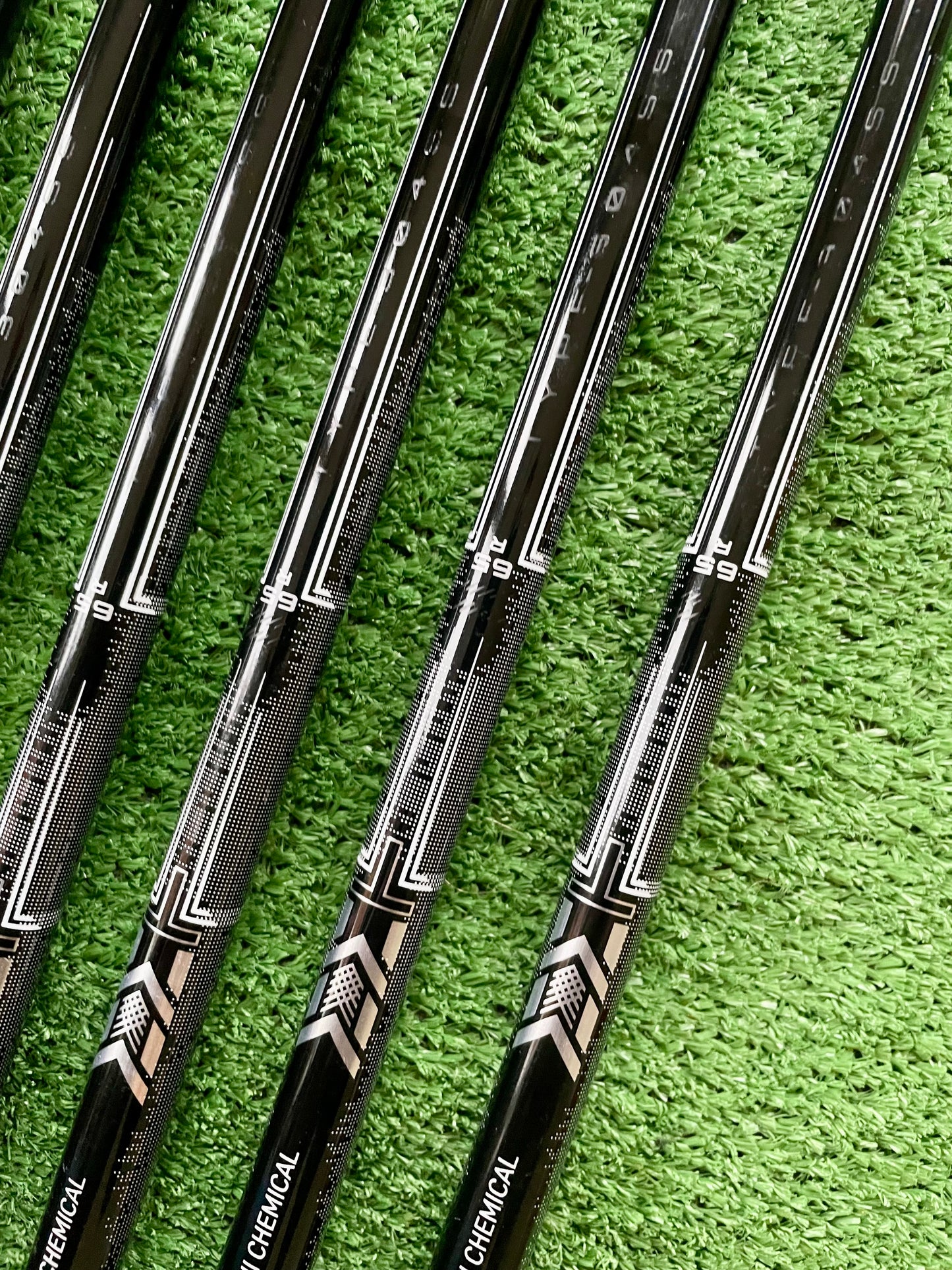 Taylormade P790 Irons 5-PW Regular Flex Graphite Right Handed Mens Golf Clubs