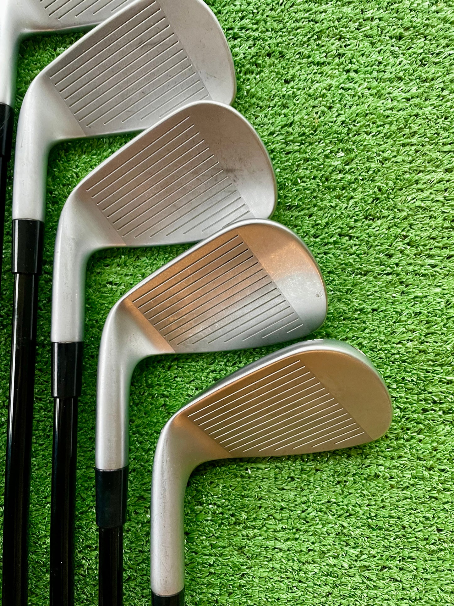 Taylormade P790 Irons 5-PW Regular Flex Graphite Right Handed Mens Golf Clubs