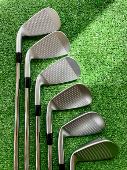 Mizuno JPX925 Hot Metal Irons 5-PW Regular Flex Right Handed Mens Golf Clubs