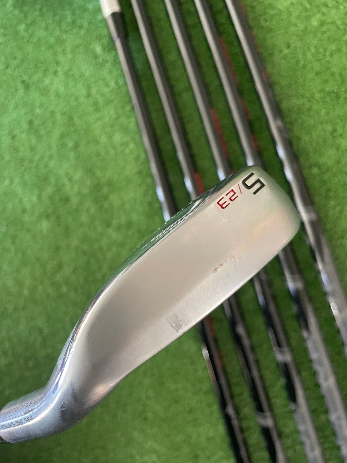 Cleveland Launcher UHX Irons 5-PW Regular Flex Graphite Right Handed Mens Golf Clubs