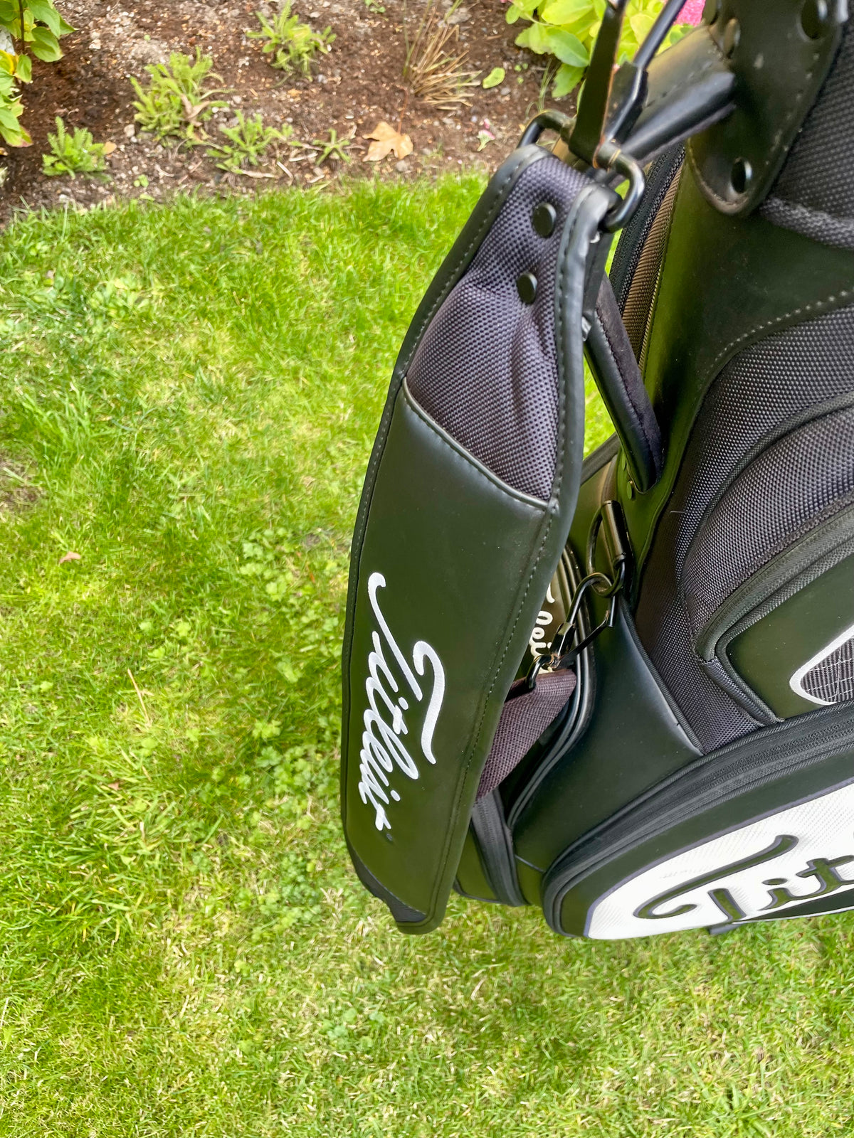 Titleist Tour Series Midsize Staff Golf Bag Black White with Rain Hood