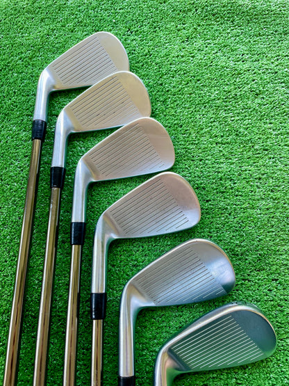 Taylormade P790 Irons 5-PW Regular Flex Graphite Right Handed Mens Golf Clubs