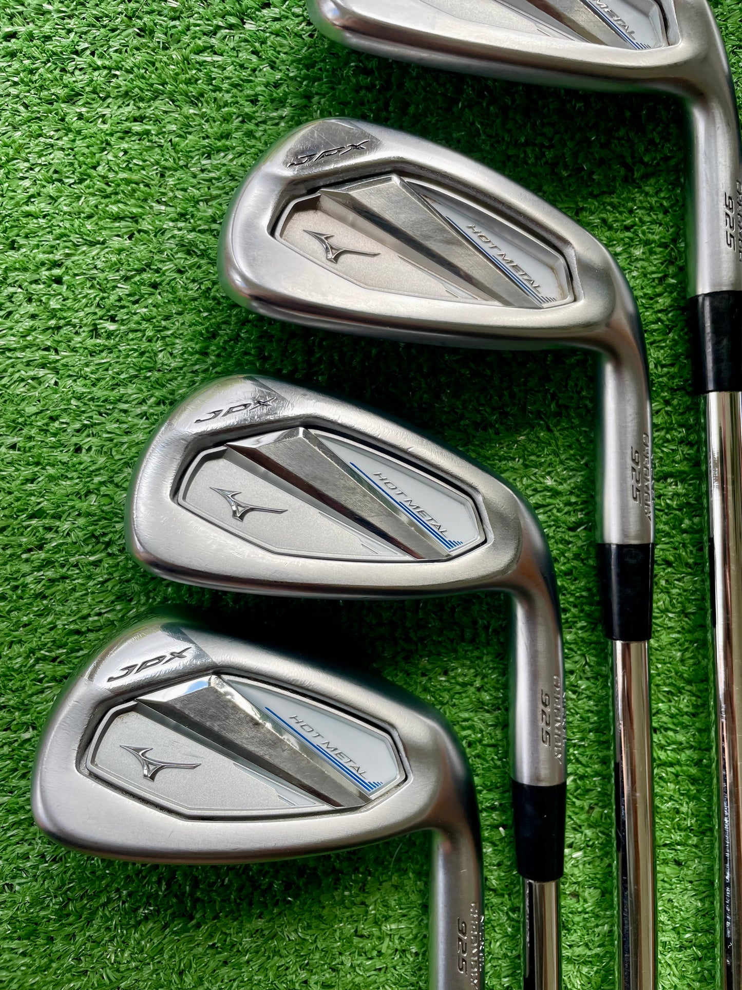 Mizuno JPX925 Hot Metal Irons 5-PW Regular Flex Right Handed Mens Golf Clubs