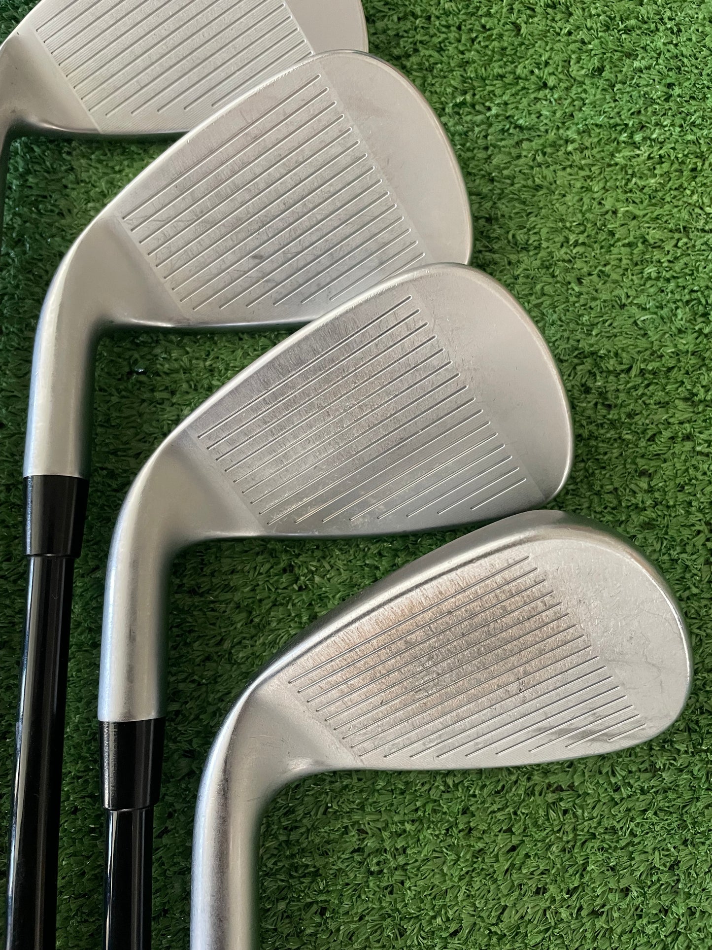Cleveland Launcher UHX Irons 5-PW Regular Flex Graphite Right Handed Mens Golf Clubs
