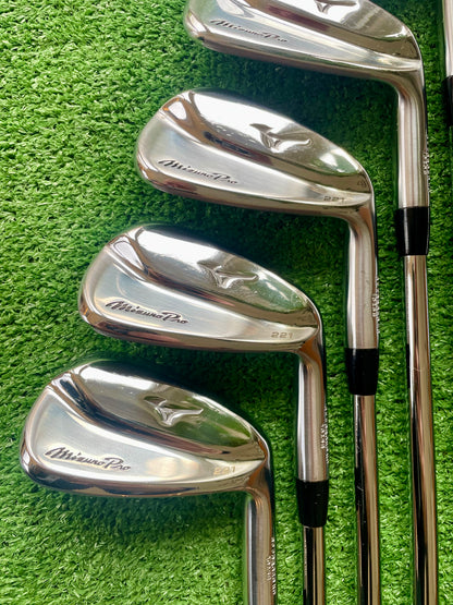 Mizuno Pro 221 Irons 5-PW Regular Flex Right Handed Mens Golf Clubs