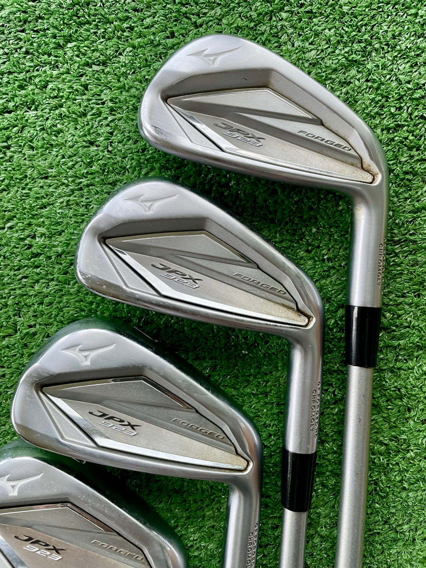 Mizuno JPX923 Forged Irons 5-PW Stiff Flex Right Handed Mens Golf Clubs