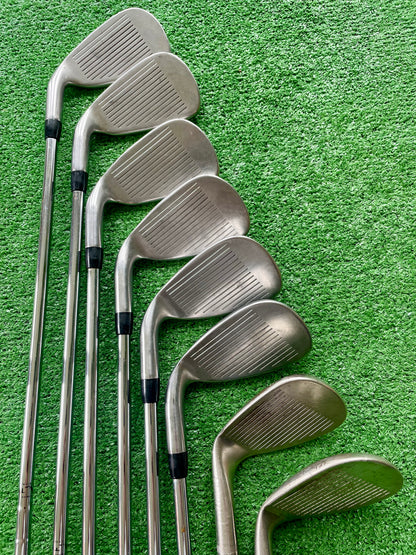 Taylormade R5 XL Irons 5-PW plus 2 Wedges Regular Flex Right Handed Mens Golf Clubs